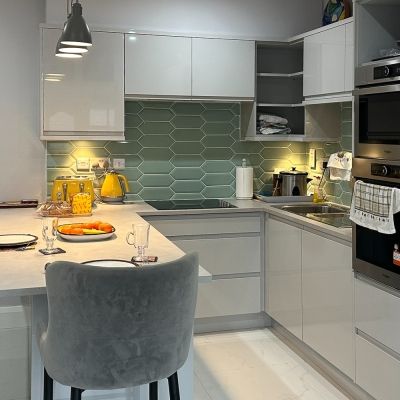 Metro Cupidon Light Green Bevelled Gloss Wall Tile 30x10cm - Alternative Image